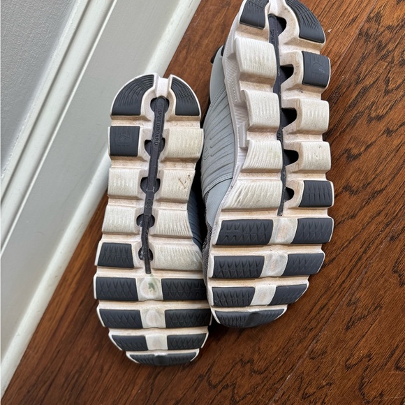 On Cloud Men’s Gray Running Shoe - Picture 5 of 6